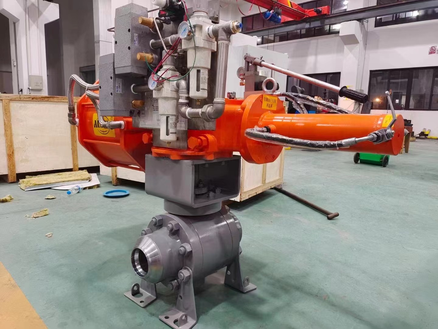 硬密封气动高压球阀带液压手动.jpg 高温高压硬密封气动紧急切断球阀